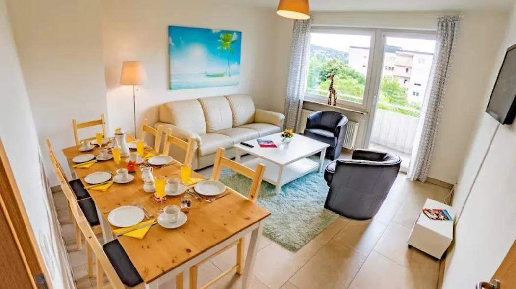 Eleonoras Ferienwohnung In Wuerzburg Stadt Am Park Mit Balkon Inklusive Eigenen Parkplaetzen Vor Der Tuer 0*, Wurzburg