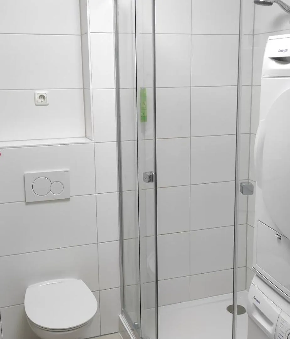 Eleonoras Ferienwohnung In Wuerzburg Stadt Am Park Mit Balkon Inklusive Eigenen Parkplaetzen Vor Der Tuer Apartment